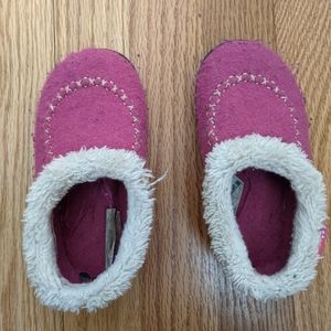 Toddler 8 Kamik Slippers